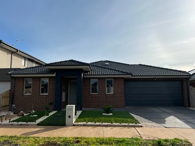 8 Restful Way, Rockbank VIC 3335