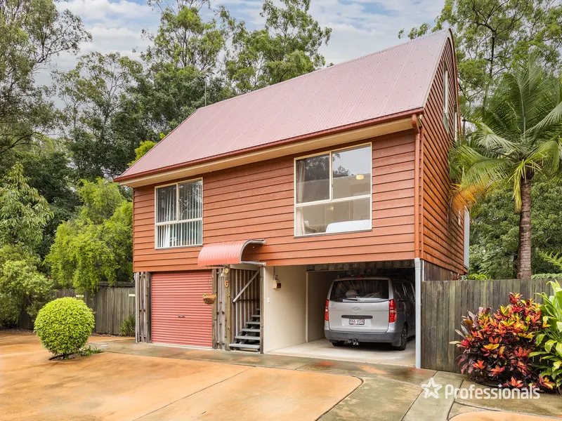Beautiful freestanding private townhouse! 