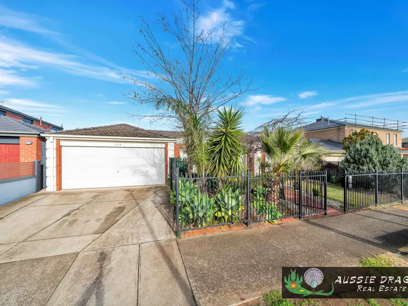 Reserve facing 5 Bedroom Family Home in the Cambridge Estate  