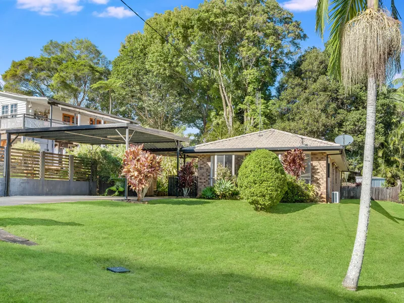 WALK TO TOWN GEM IN QUIET STREET