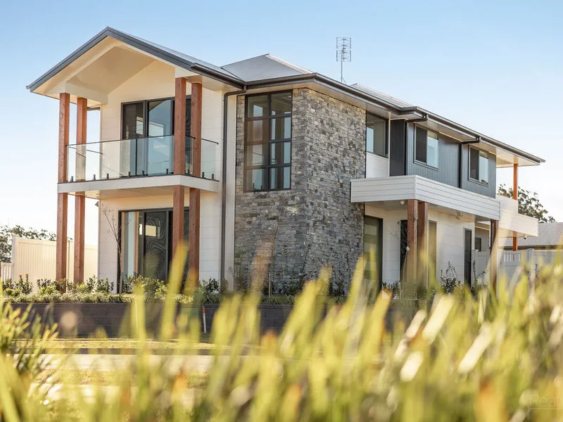 Luxurious Executive Residency in a Prestigious Parkland Setting