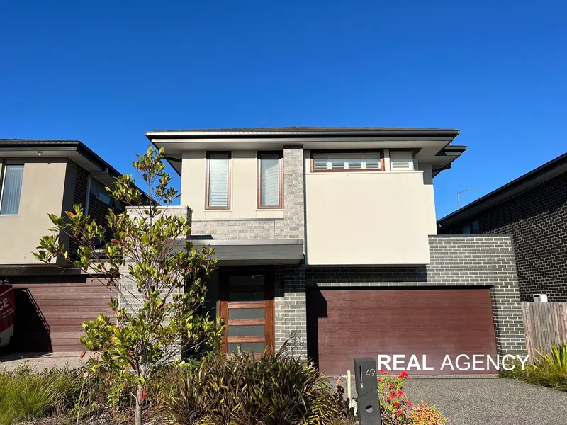 $700/w High Quality Metricon House In Exclusive Harcrest Estate