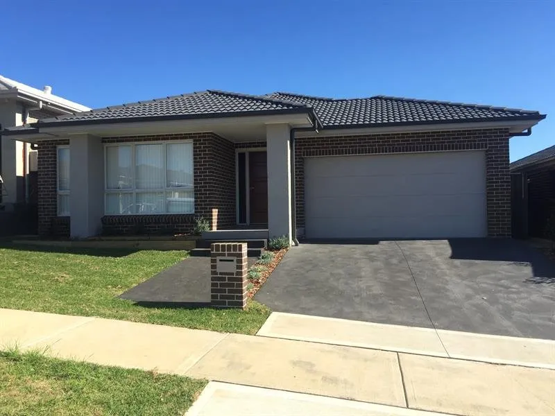 LOVELY 4 BEDROOM FAMILY HOME WITH DUCTED AIR CONDITIONING