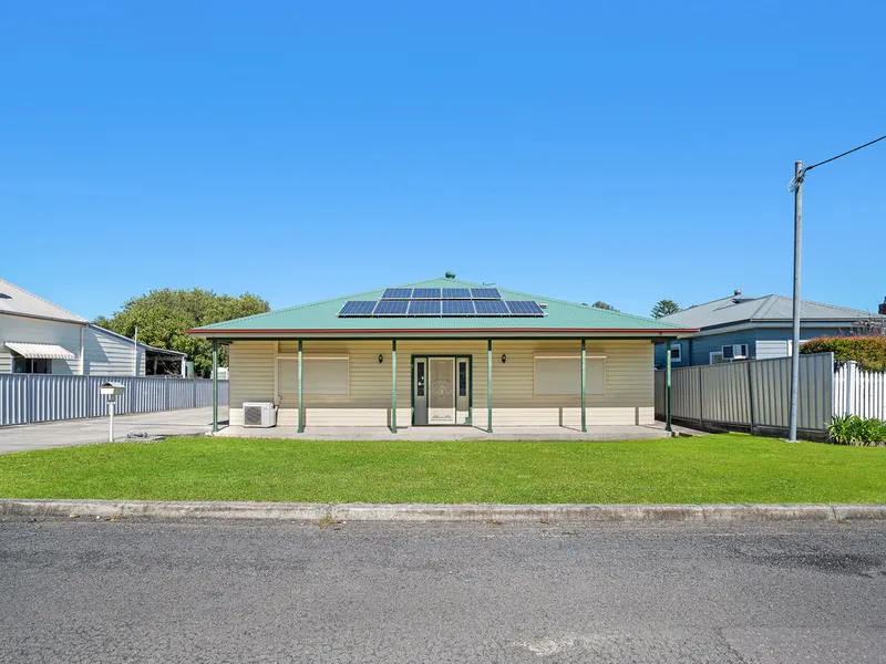 Live Large in Style: Beautiful 6-Bedroom Home with Ample Space and Modern Amenities