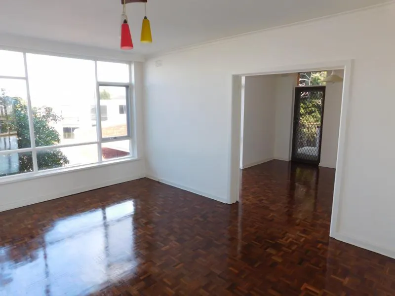 HUGE FIRST FLOOR TWO / THREE BEDROOM APARTMENT