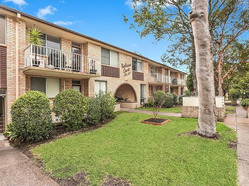 BRIGHT AND RENOVATED 2 BEDROOM
