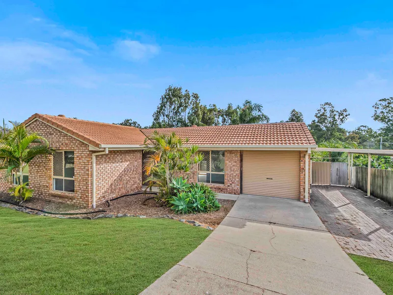 4-BED WITH A/C SOLAR AND LOCK-UP GARAGE