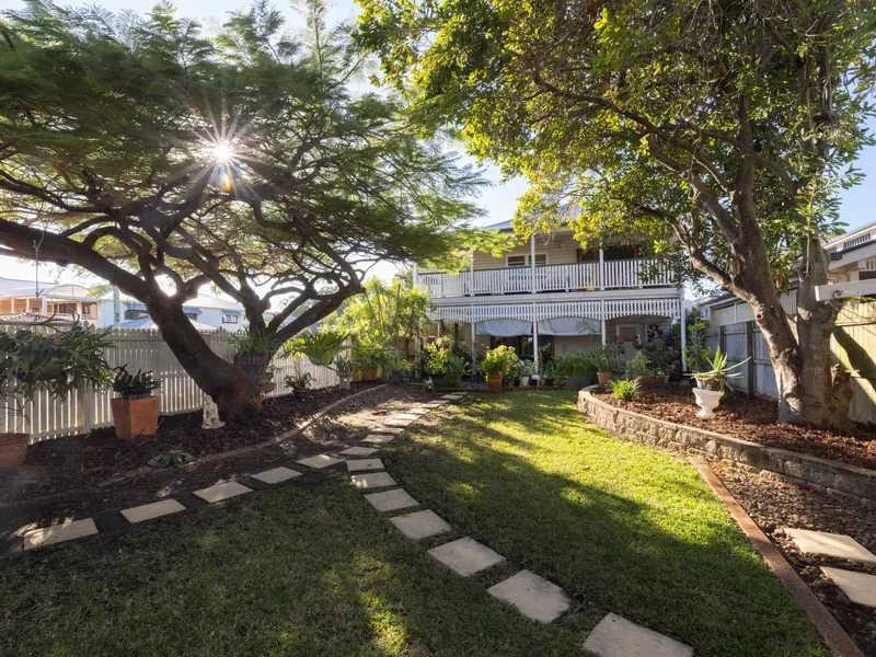 Ideal Family Living on Perfect 465sqm Corner Block