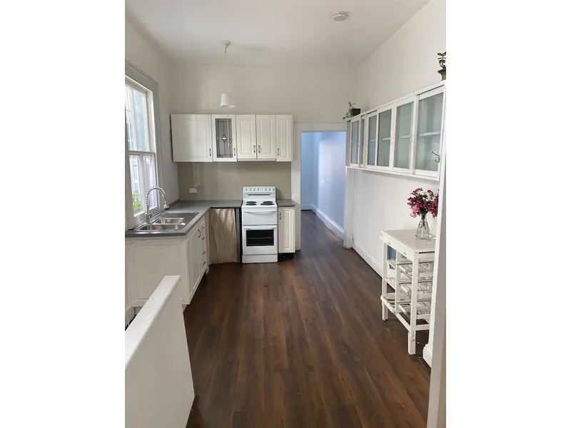 APARTMENT NEWTOWN - KING ST