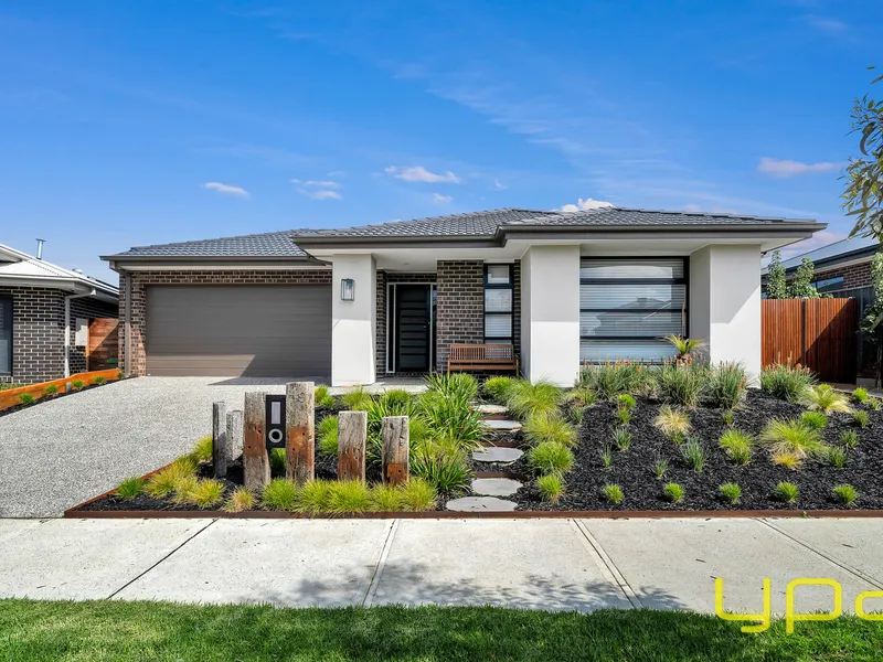Large Modern Family Home In Botanic Ridge