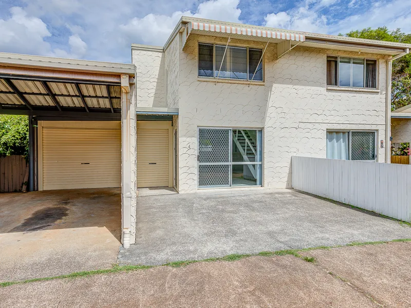 MODERNIZED 2 BEDROOM TOWNHOUSE BOASTING CONVENIENCE PLUS!