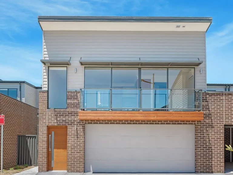 LOW MAINTENANCE STUDIO CLOSE TO AMENITIES!
