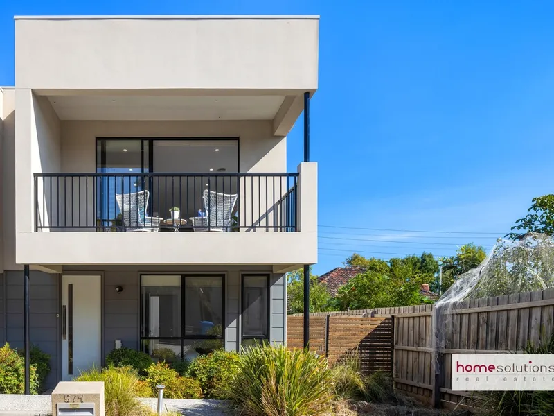 Convenient lifestyle, desirable Bayside living