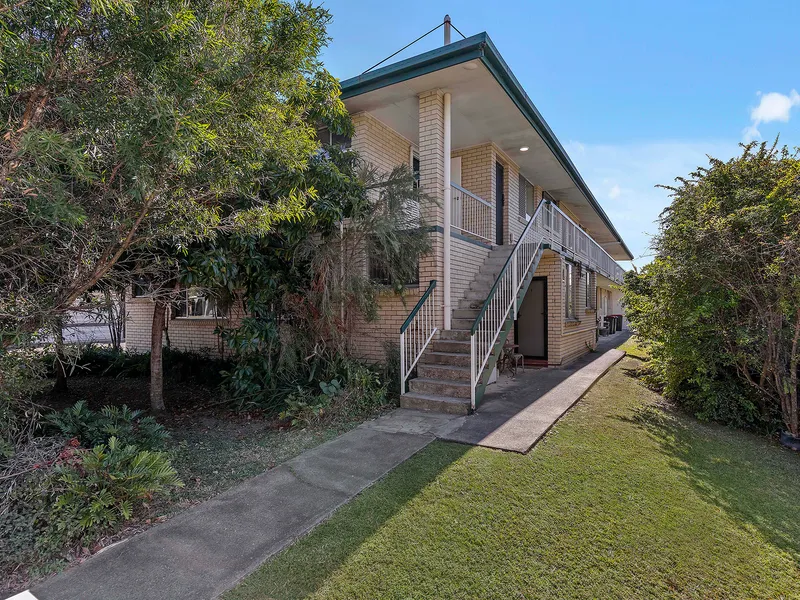 Beautifully Maintained Apartment directly next to the Kedron Brook!