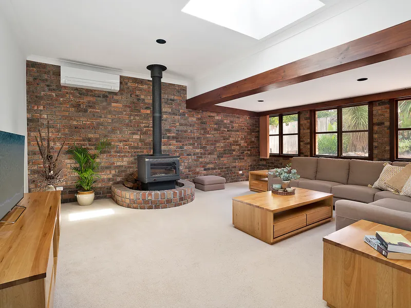 Peace, Privacy And Lifestyle Appeal On 1611sqm 500m To Mona Vale Beach