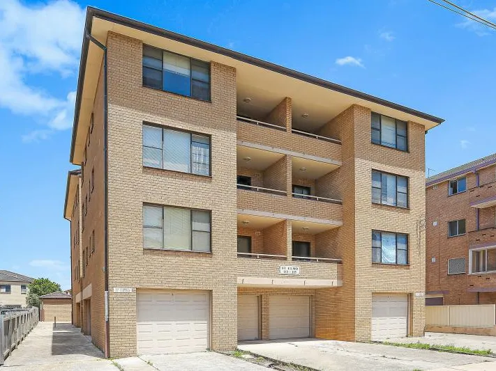 MODERN 2 BEDROOM PLUS STUDY APARTMENT