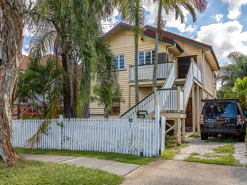 FAMILY HOME IN THE HEART OF BULIMBA!