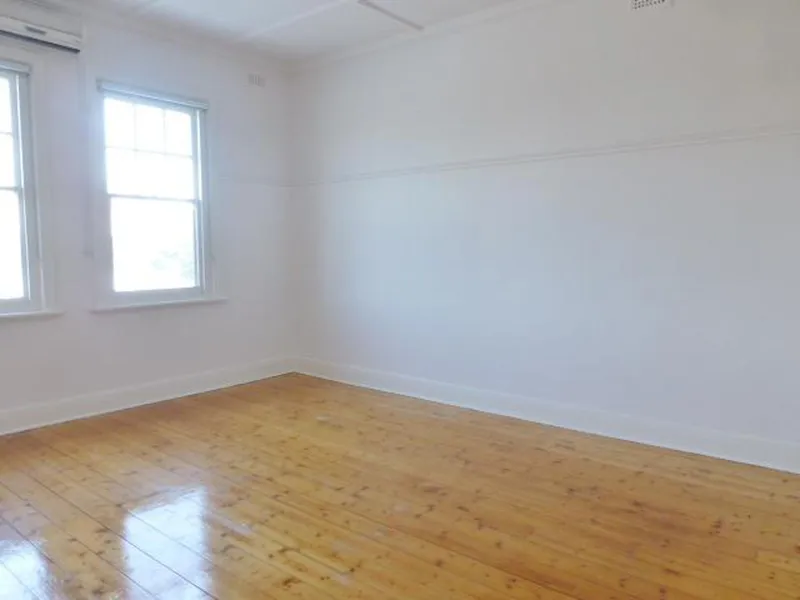 3-bedroom apartment near Deakin Uni