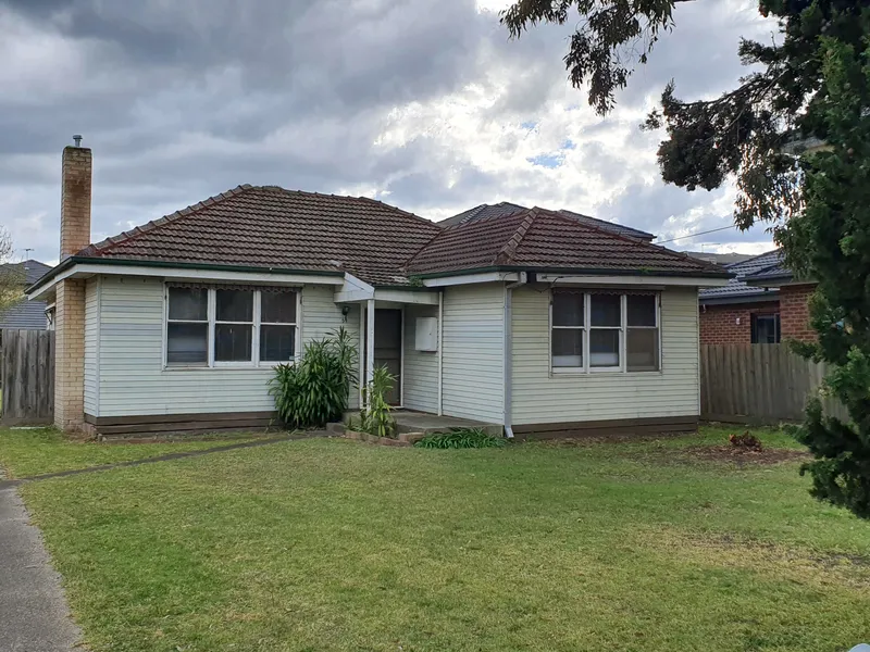 GOLDEN OPPORTUNITY IN CLAYTON !