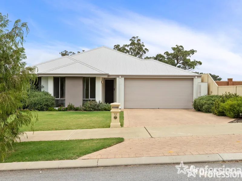 IMMACULATE & LOW-MAINTENANCE LIVING