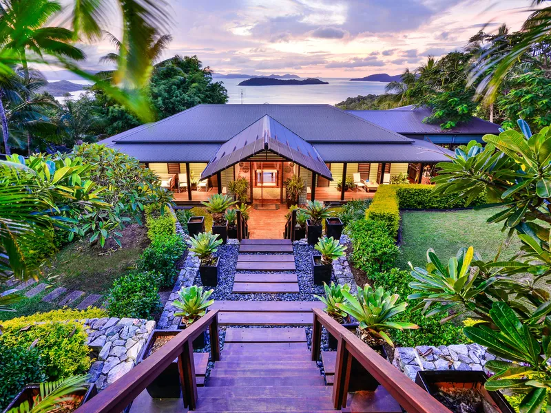 Whitsunday Waters - The Epitome of Exquisite Island Life!