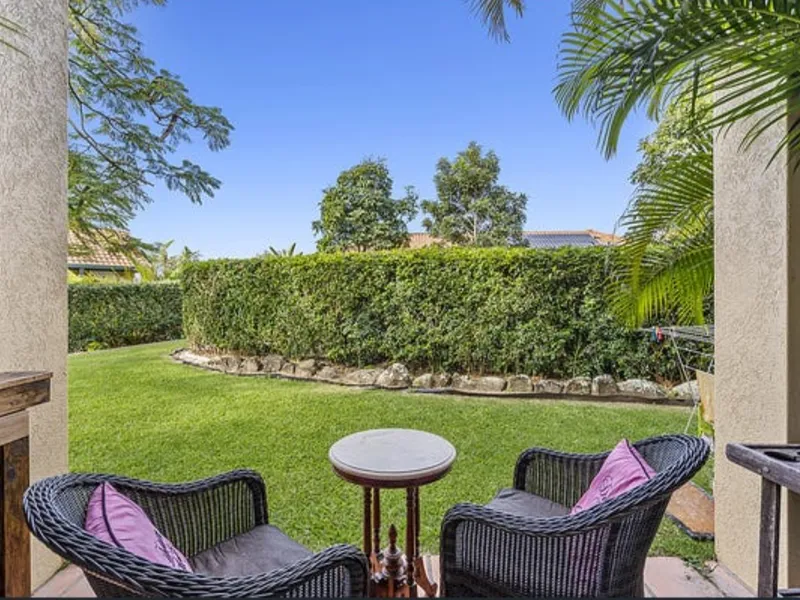 3 BEDROOM TOWNHOUSE IN RARELY AVAILABLE LOCATION