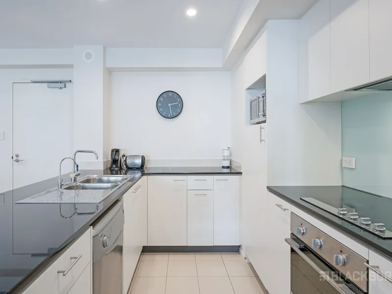 FULLY FURNISHED EXECUTIVE APARTMENT