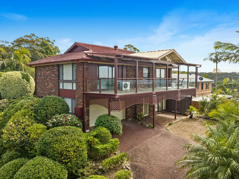 Charming family-entertainer with some of the best views Umina Beach has to offer!!