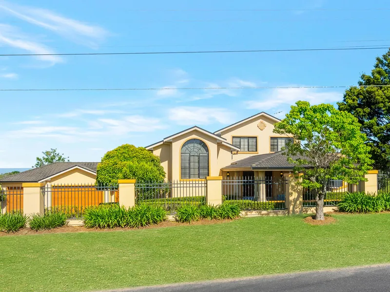 Luxury Home set on 2.5 acres in one of Horsley Park best street!!!