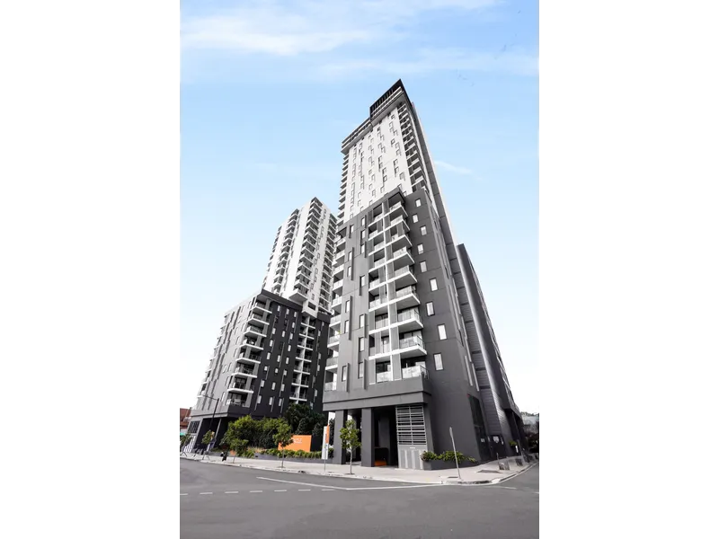 HUGE! Apartment with NON Obstructed Views & Oversized Balcony