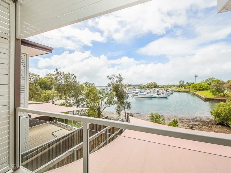 ABSOLUTE WATERFRONT AT SPINNAKER MARINA – 4 BED / 3 BATH / 2 CAR