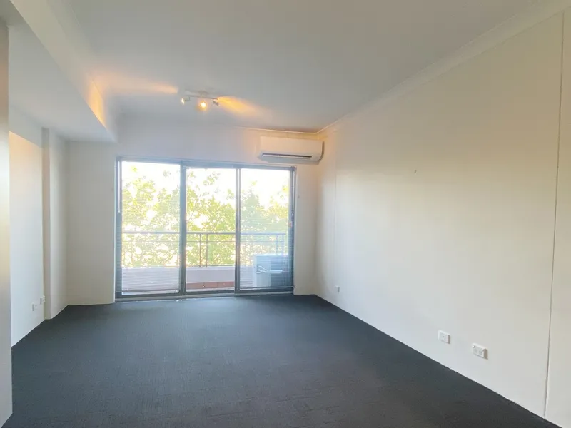 STUDIO UNIT IN SUPER CONVENIENT LOCATION