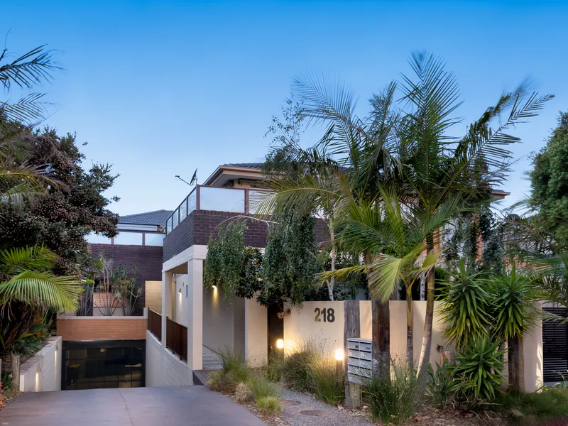 Corner Townhouse with the lot!