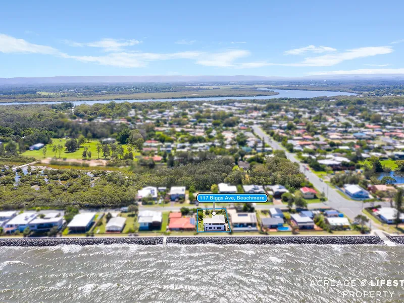 A WATERFRONT LOCATION WITH VIEWS TO BRISBANE!!!