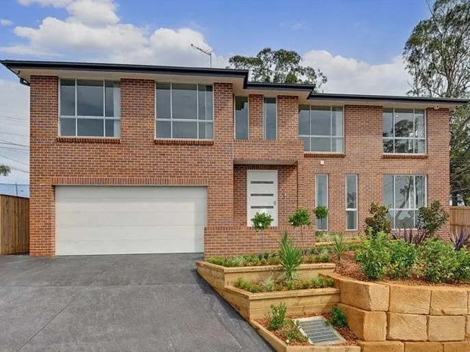 MASTER BUILT 4 BEDROOMS HOUSE FOR LEASE