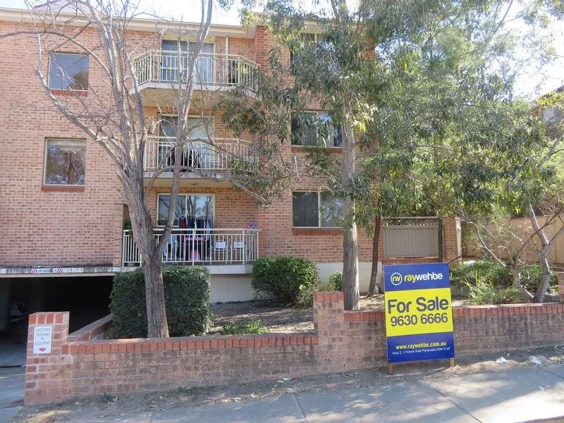 Immaculate apartment In Central Location