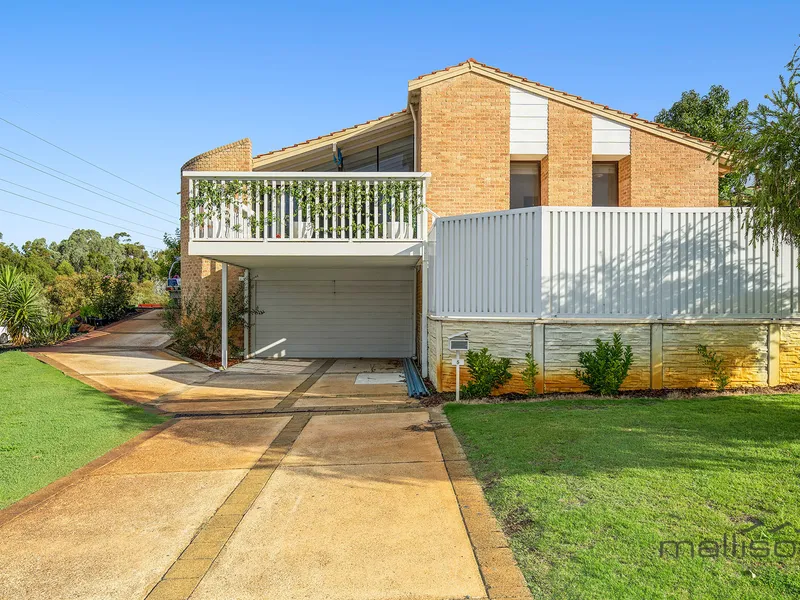 EXCEPTIONAL LEEMING BEAUTY OVERLOOKING THE GOLF COURSE