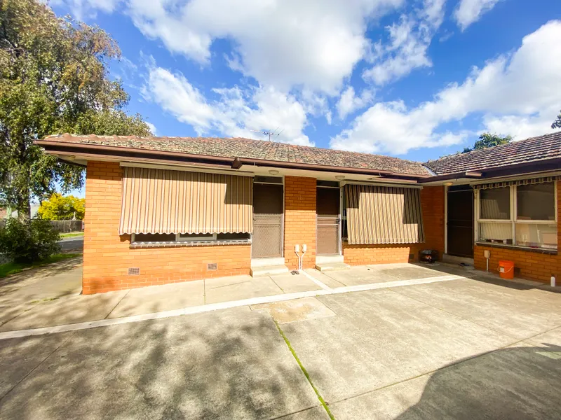 Fully renovated compact unit in a quiet cul-de-sac