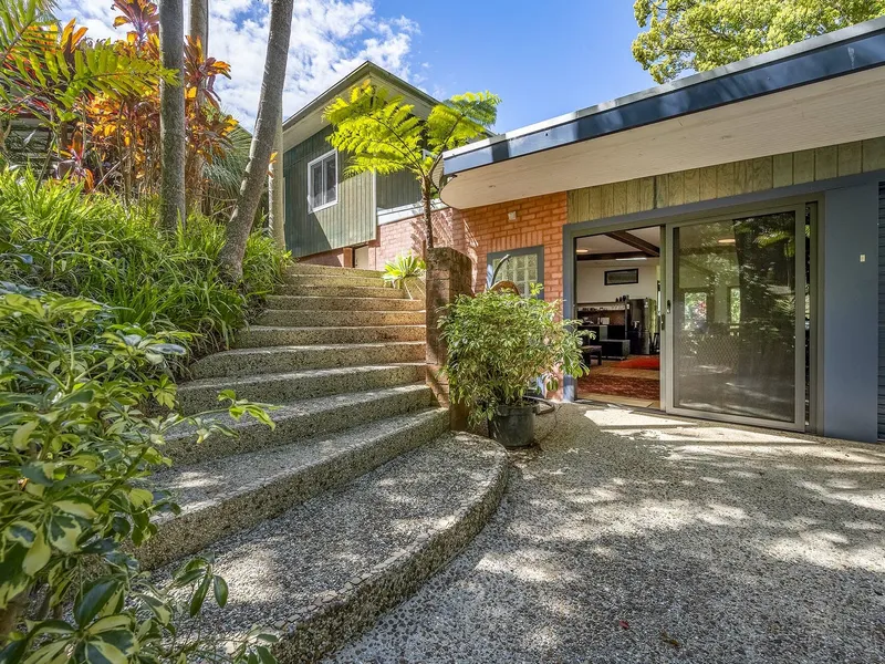 Elevation, Character and Privacy on 3383m2
