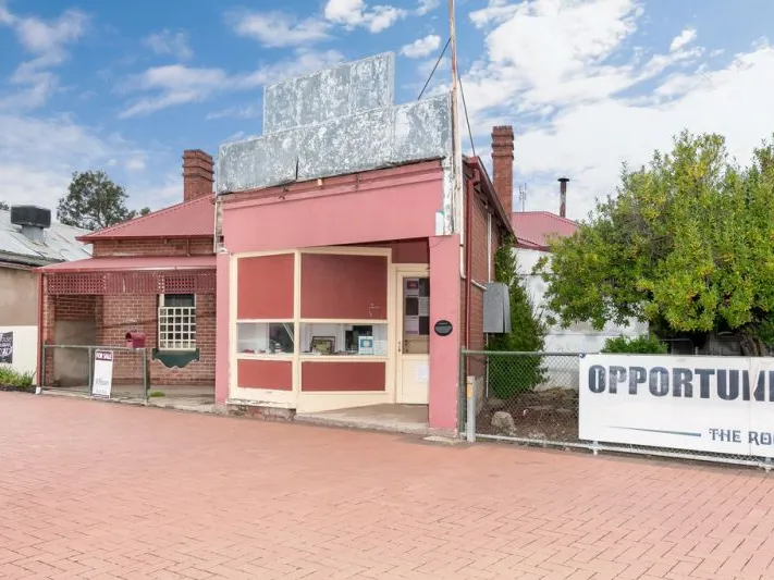 Central Living in The Rock