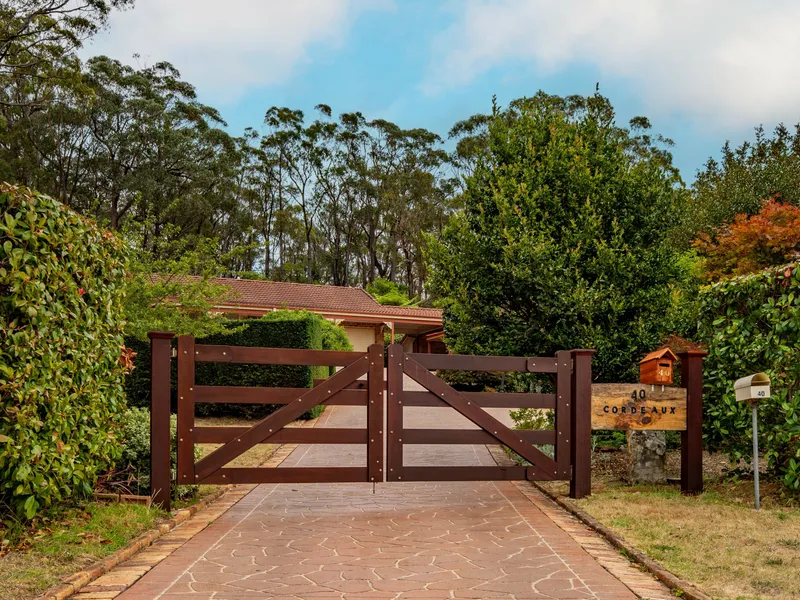 'RANGEVIEW' & 'RANGEVIEW COTTAGE - 2 HOUSES ON 1 TITLE (2782m2)