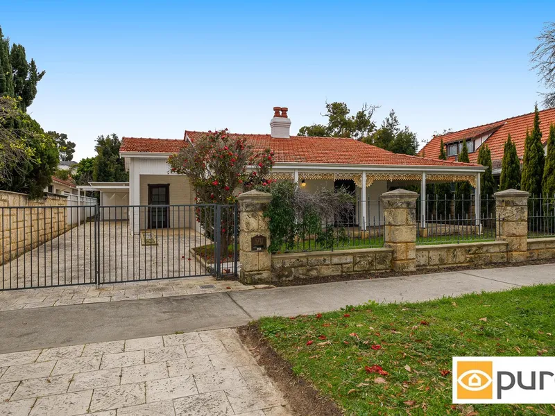 CHARMING CHARACTER COTTAGE