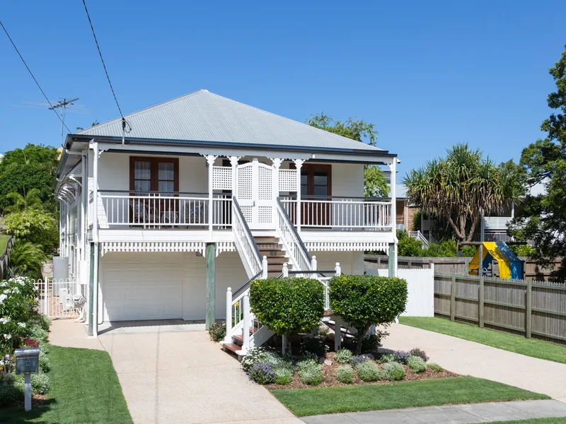 BAYSIDE FAMILY LIVING + 2 STREET ACCESS (DEANS LANE)