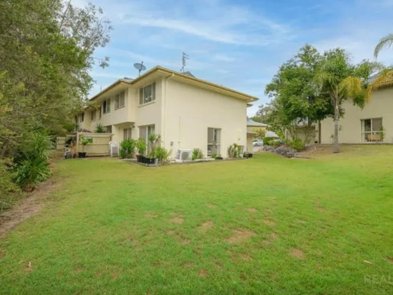 Private and overlooking a nature reserve in the middle of the Gold Coast!