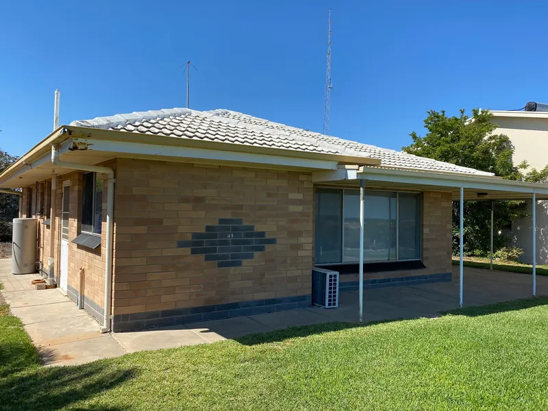Freshly renovated with awesome sea views