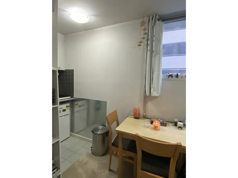 Furnished One Bedroom in heart of Melbourne CBD, walking distance to everywhere