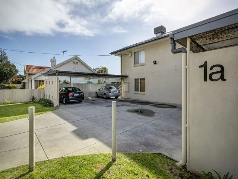 Excellent Value Unit in a Great Location - Between Beach and City