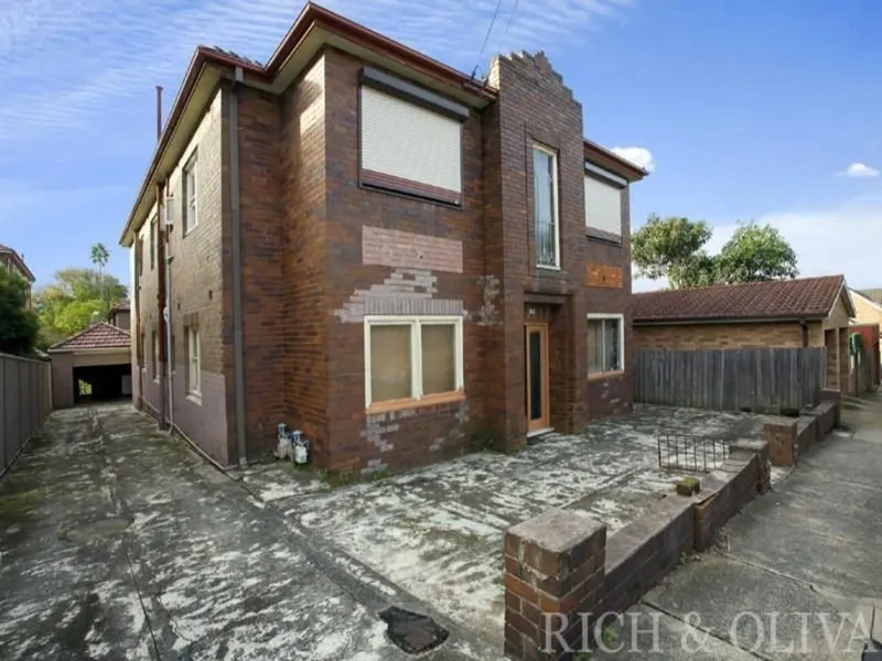 Spacious Two Bedroom Unit! - REGISTER TO INSPECT TUESDAY NIGHT 13/04 OR CONTACT AGENT