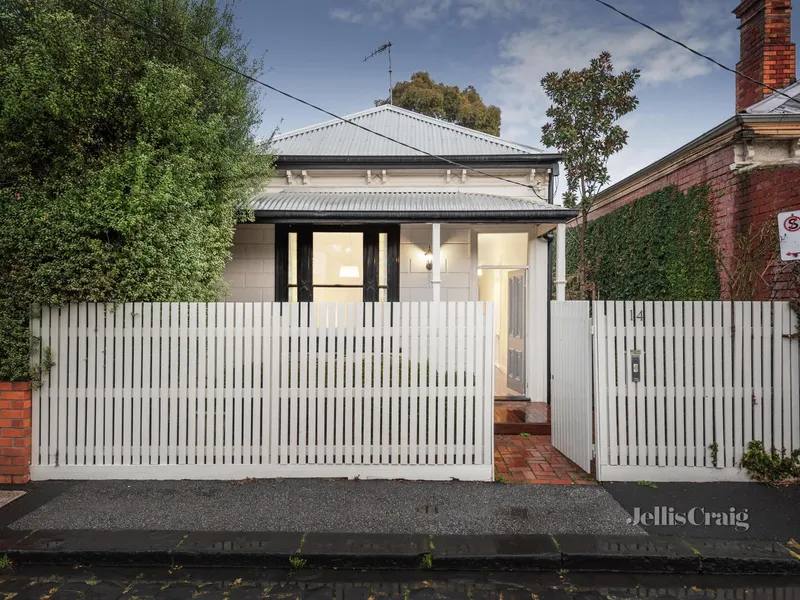 Freestanding prize on revered Richmond Hill