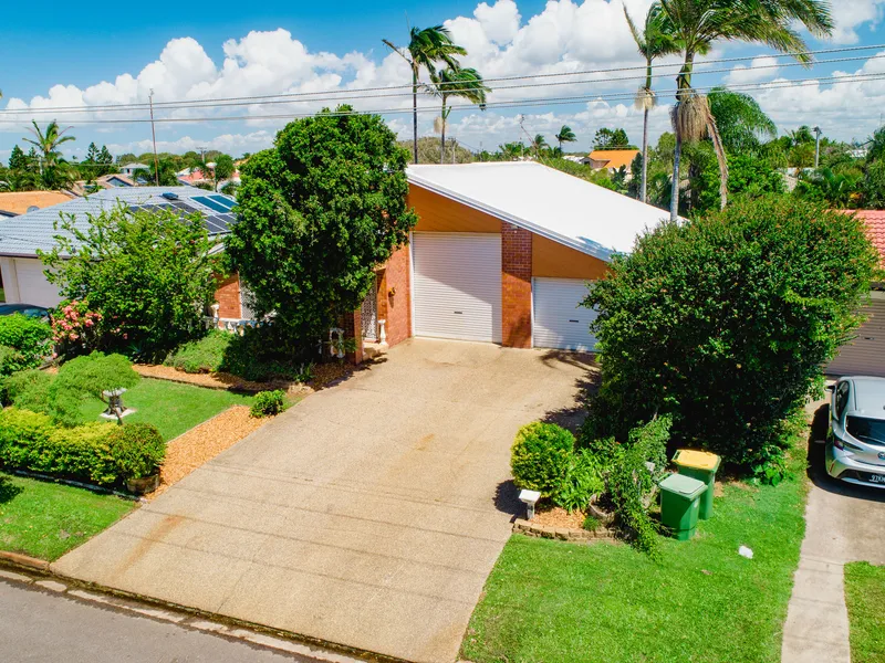 Relaxed Coastal Vibe in Sought After Location!